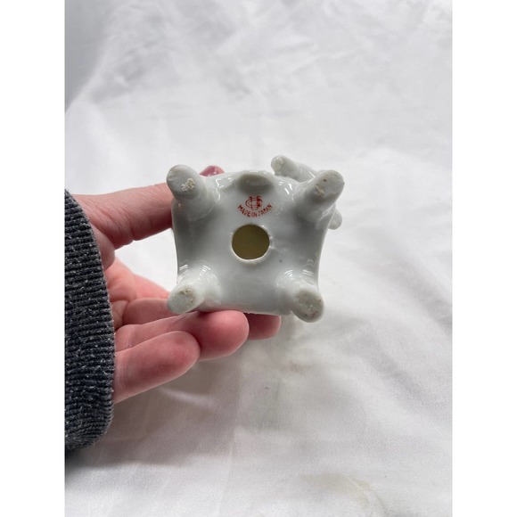 Vintage porcelain puppy on chair figurine - Picture 8 of 9